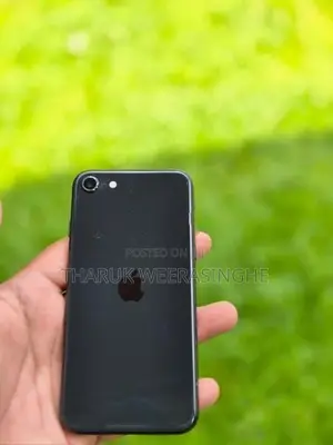 Apple iPhone SE 2 (Used)