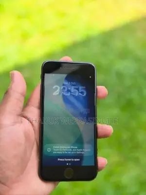 Apple iPhone SE 2 (Used)