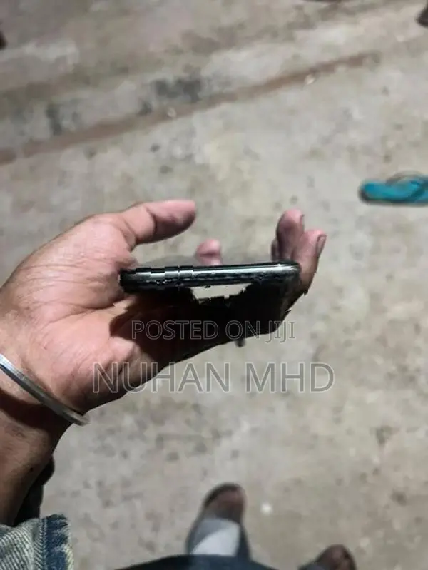 Apple iPhone X (Used)