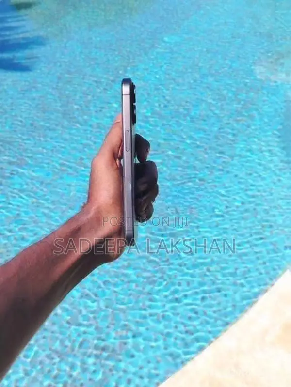 Apple iPhone 17 (Used)