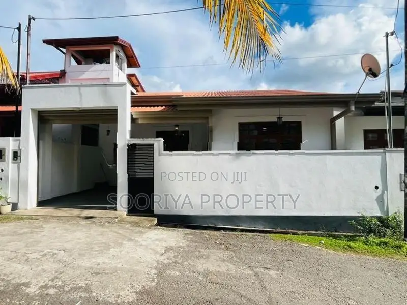 Almost Brand New Luxury House for Sale in Piliyandala