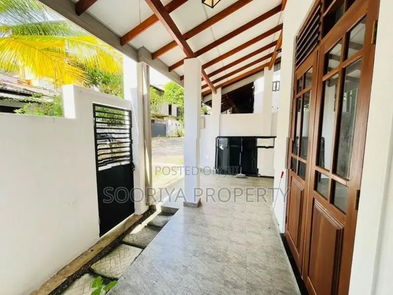 Almost Brand New Luxury House for Sale in Piliyandala