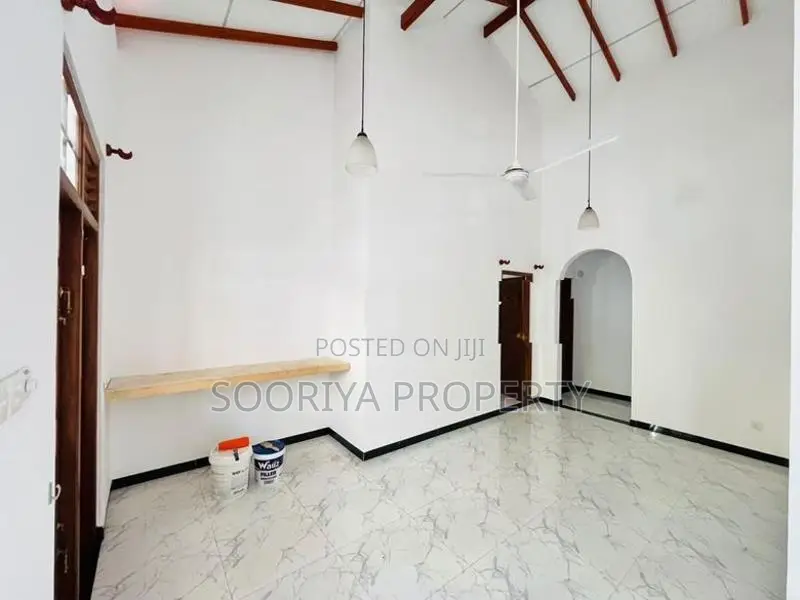 Almost Brand New Luxury House for Sale in Piliyandala