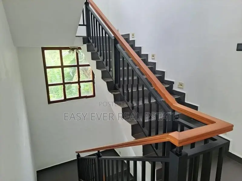 A luxury house in Thalawathugoda