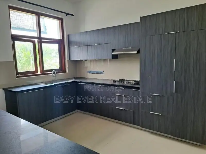 A luxury house in Thalawathugoda