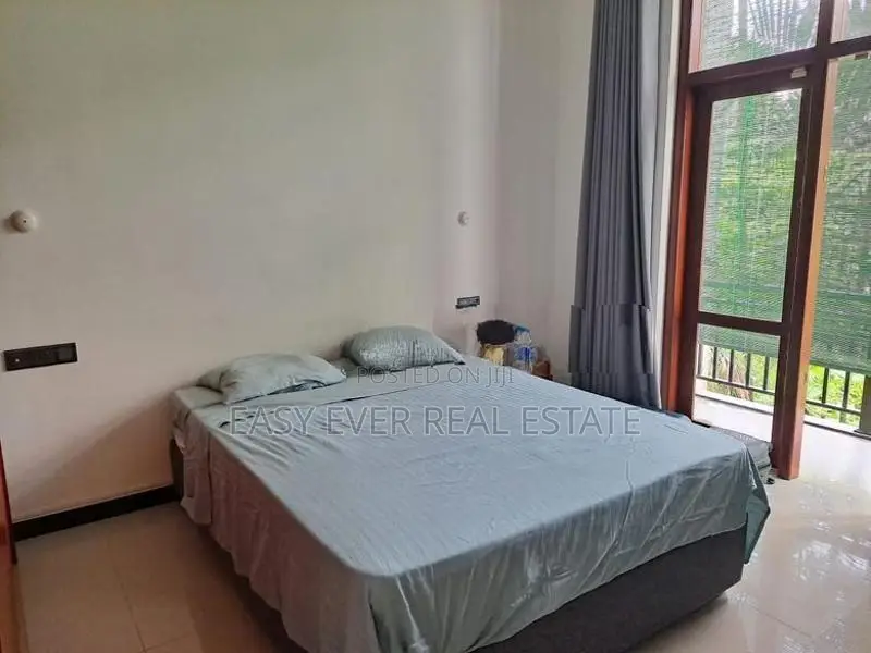 A luxury house in Thalawathugoda