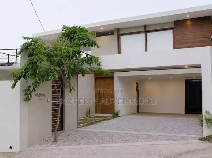 Battaramulla Pothuvarama Road Luxury House for Sale