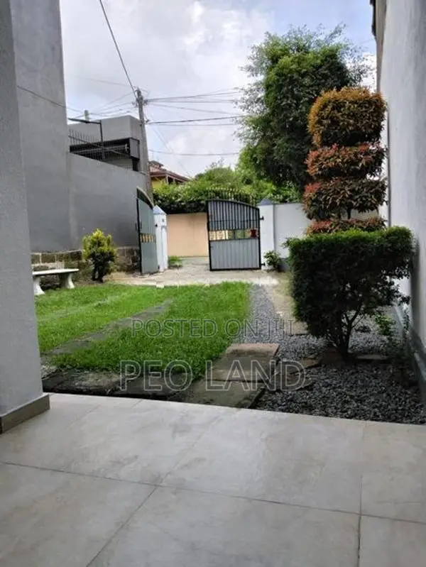 (HL361) Land with Two Houses for Sale in Kiribathgoda