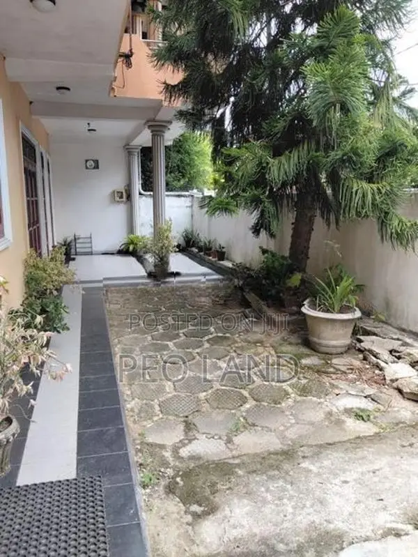 (HL361) Land with Two Houses for Sale in Kiribathgoda