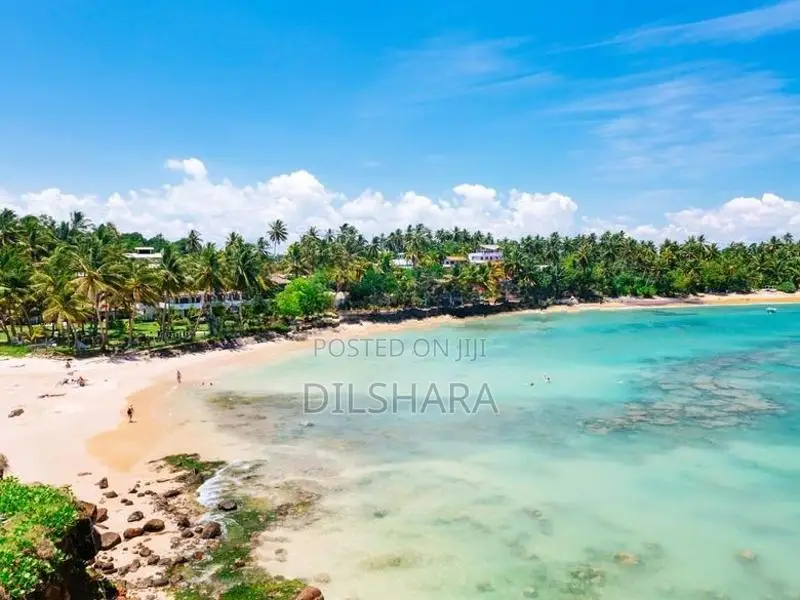 දික්වැල්ල සංචාරක වෙරල තිරය ලගින් ඉඩමක්