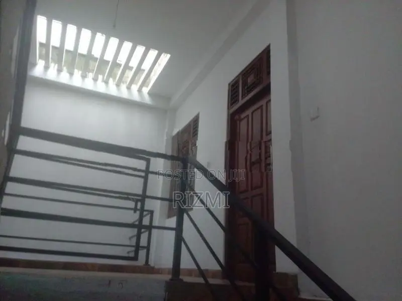 second floor 3BR with attached bathroom house for rent in kalubowila