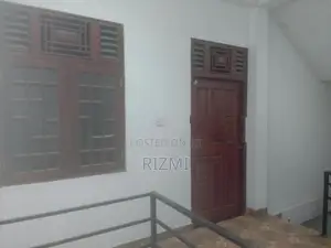 second floor 3BR with attached bathroom house for rent in kalubowila