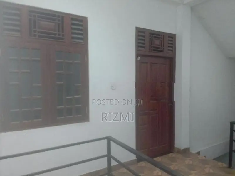 second floor 3BR with attached bathroom house for rent in kalubowila