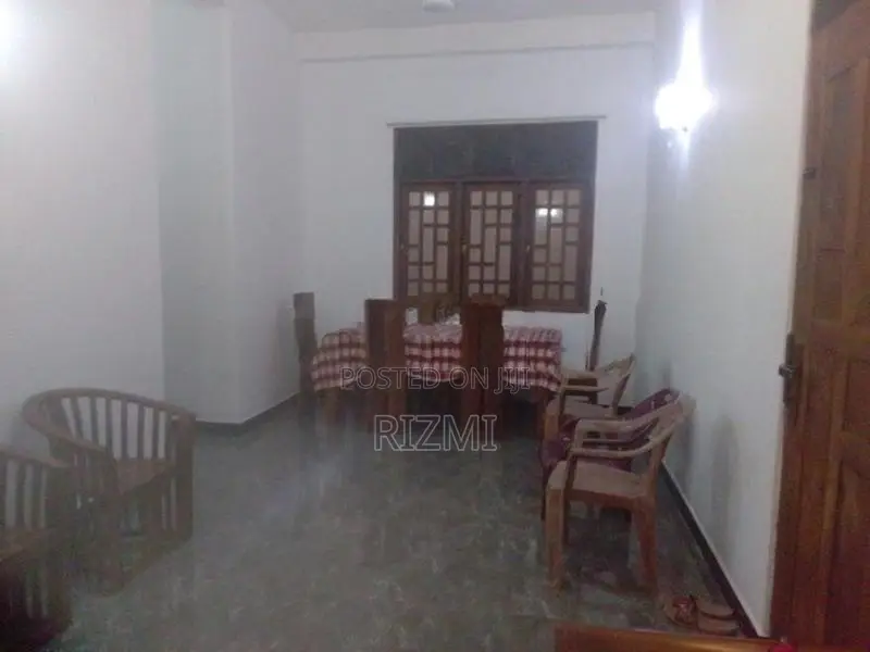 second floor 3BR with attached bathroom house for rent in kalubowila