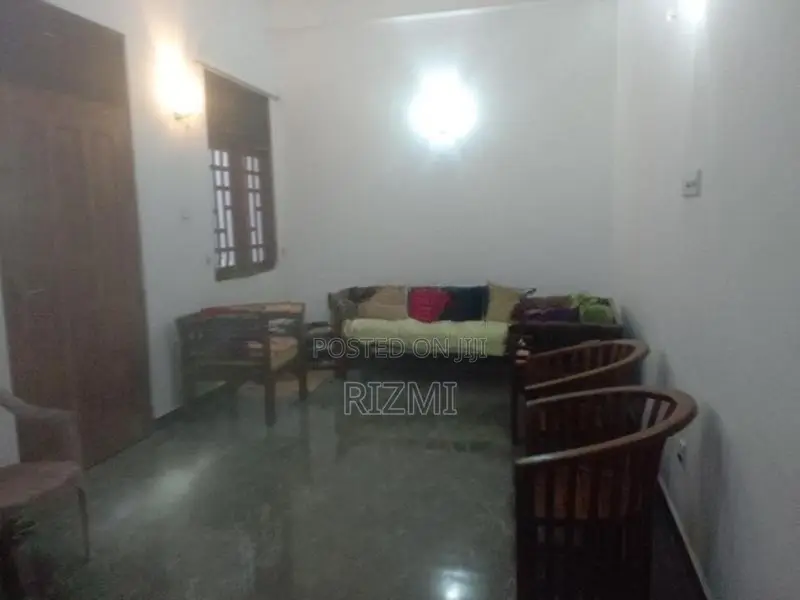 second floor 3BR with attached bathroom house for rent in kalubowila