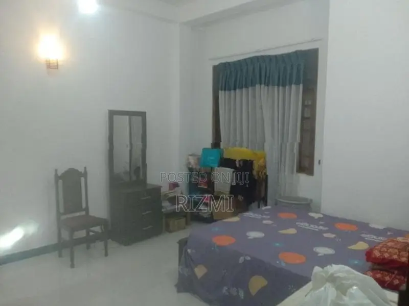 second floor 3BR with attached bathroom house for rent in kalubowila