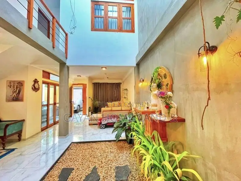 Luxury Three Storey House in Piliyandala Town Area. With Furnished