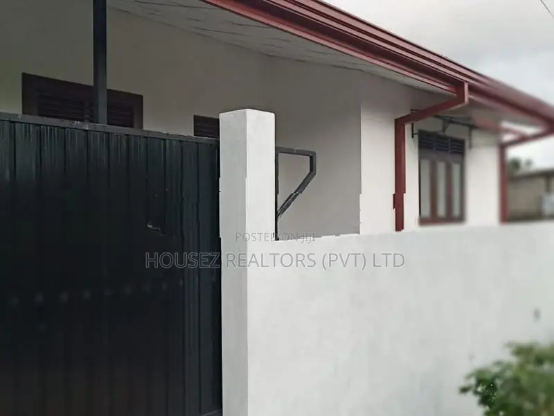 Modern Single-Storey House For Sale – Polgasowita