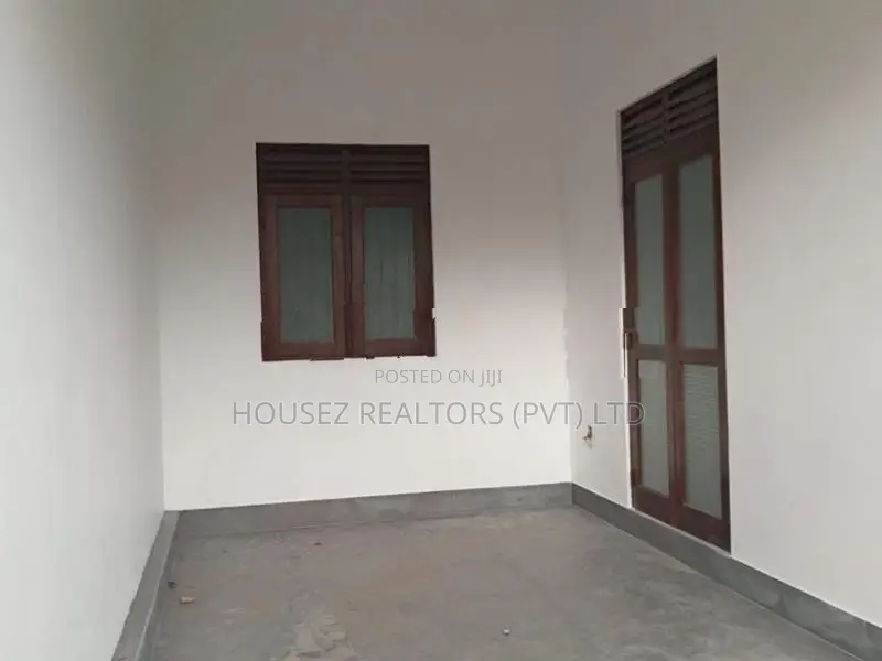 Modern Single-Storey House For Sale – Polgasowita