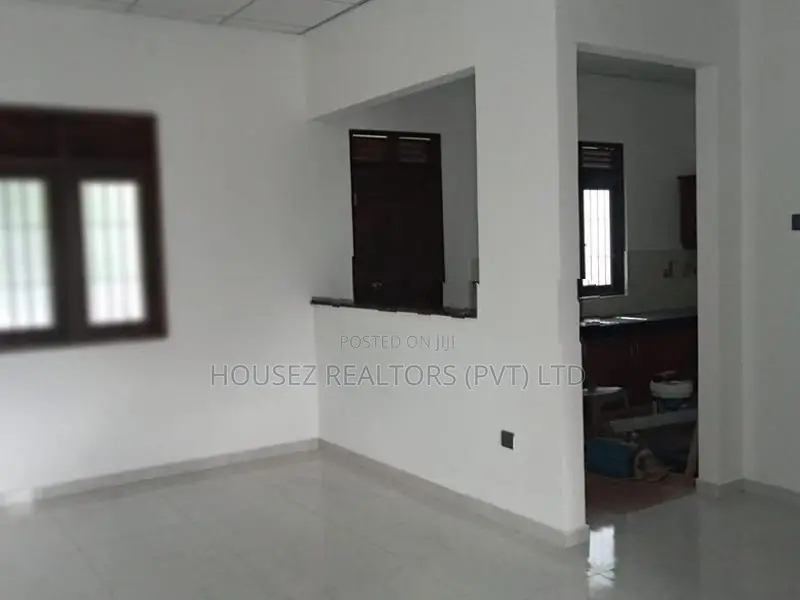 Modern Single-Storey House For Sale – Polgasowita