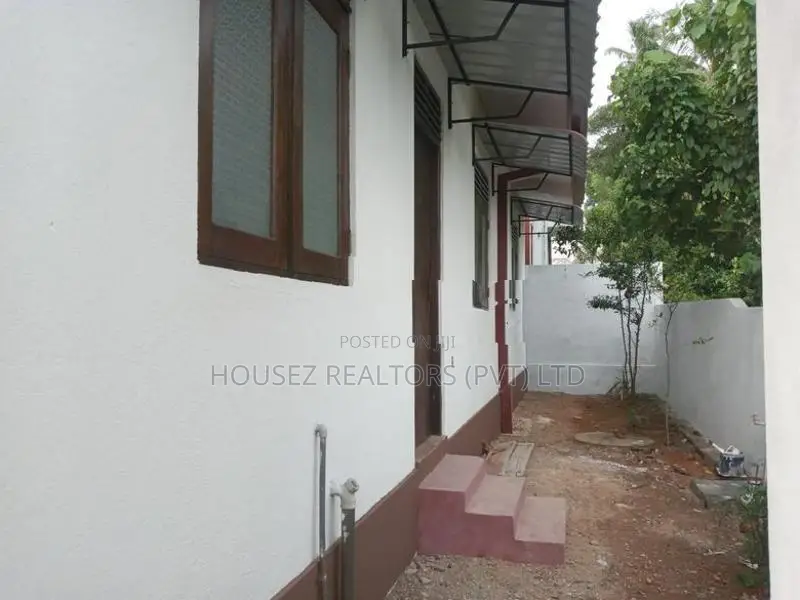Modern Single-Storey House For Sale – Polgasowita