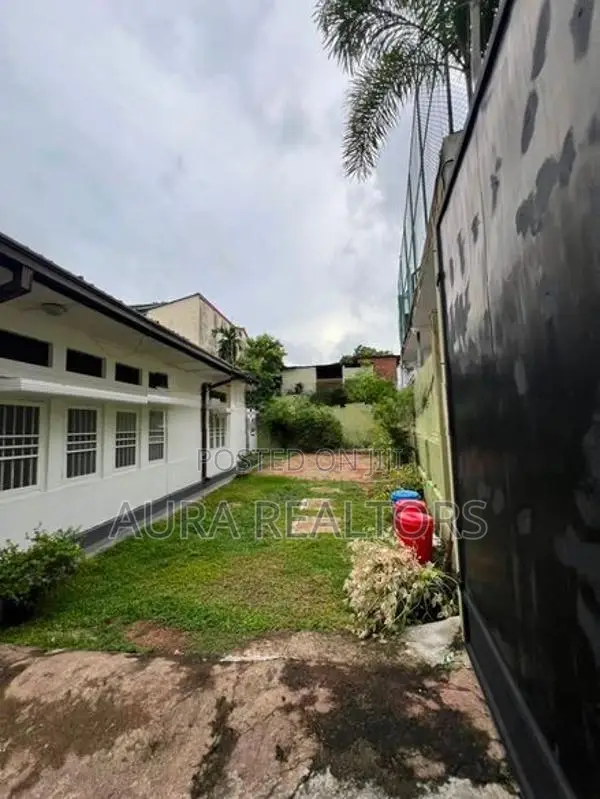 Land with House For Sale in Nugegoda (P-270)