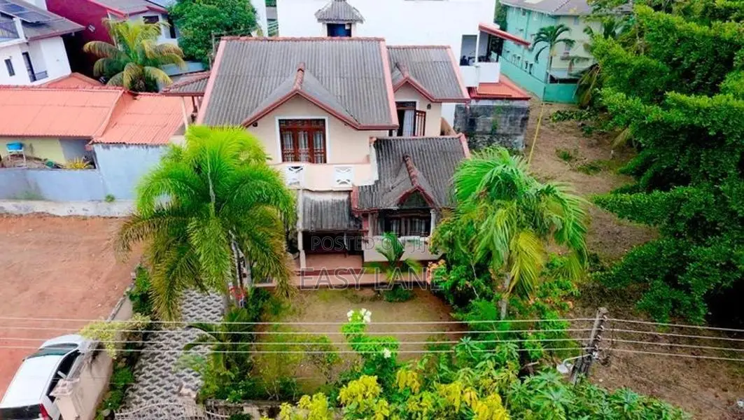මාලඹේ අතුරුගිය පාරට 600m දුරින් අංගසම්පූර්ණ දෙමහල් නිවසක් විකිණීමට