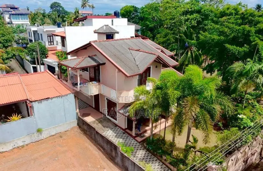 මාලඹේ අතුරුගිය පාරට 600m දුරින් අංගසම්පූර්ණ දෙමහල් නිවසක් විකිණීමට