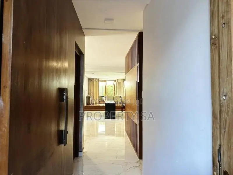 8 Bedroom Luxury House For Rent in Dehiwala with Swimming Pool