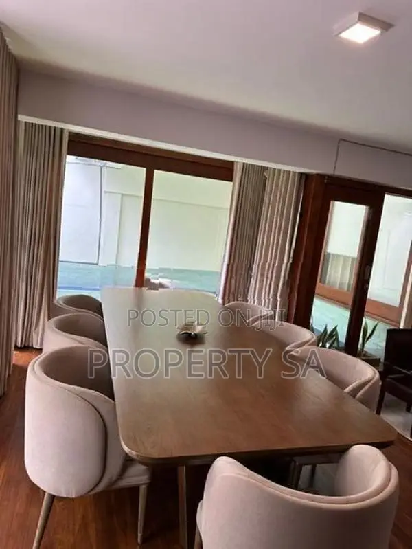 8 Bedroom Luxury House For Rent in Dehiwala with Swimming Pool