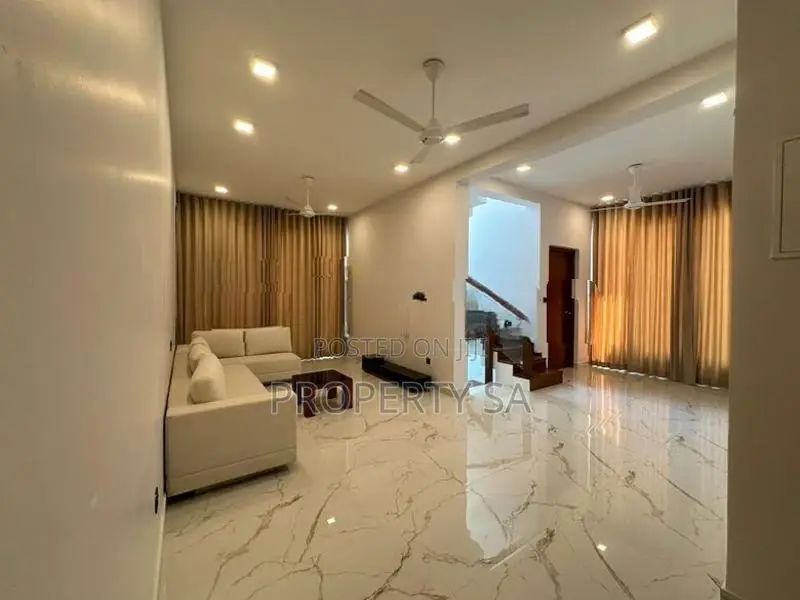 8 Bedroom Luxury House For Rent in Dehiwala with Swimming Pool
