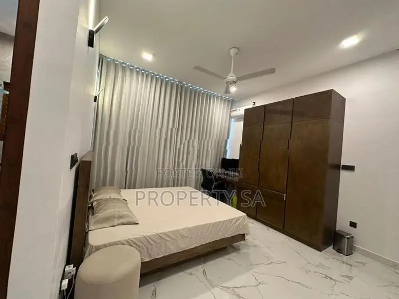 8 Bedroom Luxury House For Rent in Dehiwala with Swimming Pool