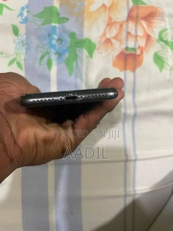 Apple iPhone 8 (Used)