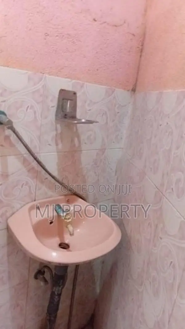 ( SR-1293) Valuable Small House Rent In Kalubowila