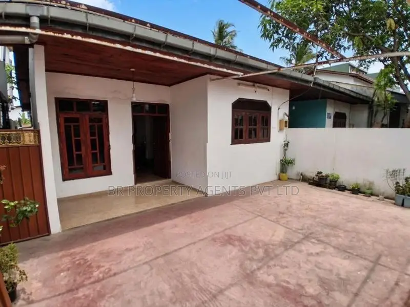 Single Story House for Sale in Wellampitiya