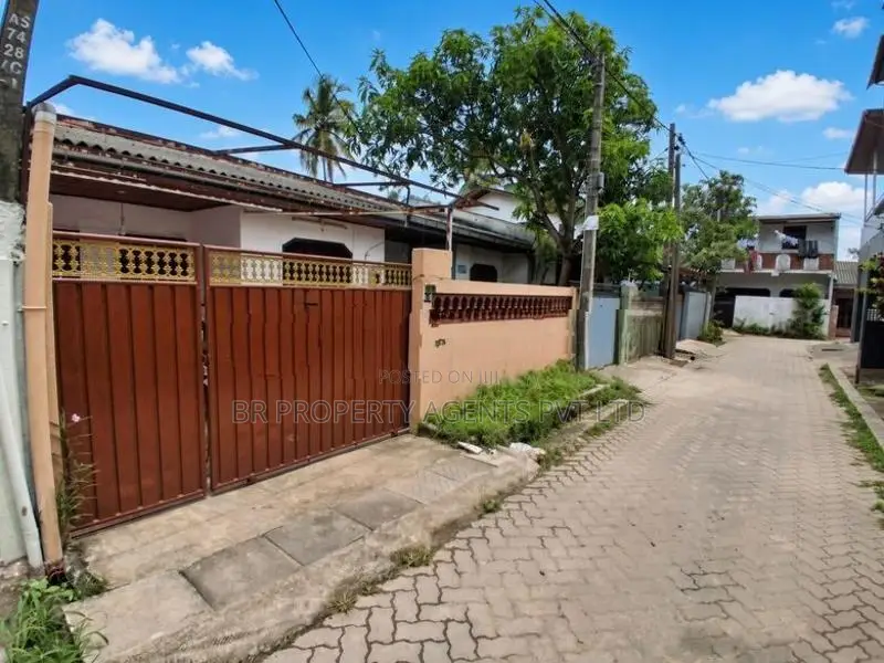 Single Story House for Sale in Wellampitiya