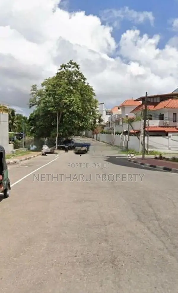 HIGHLY RESIDENTIAL/COMMERCIAL 20P LAND FOR SALE AT LAKE DRIVE COLOMBO 