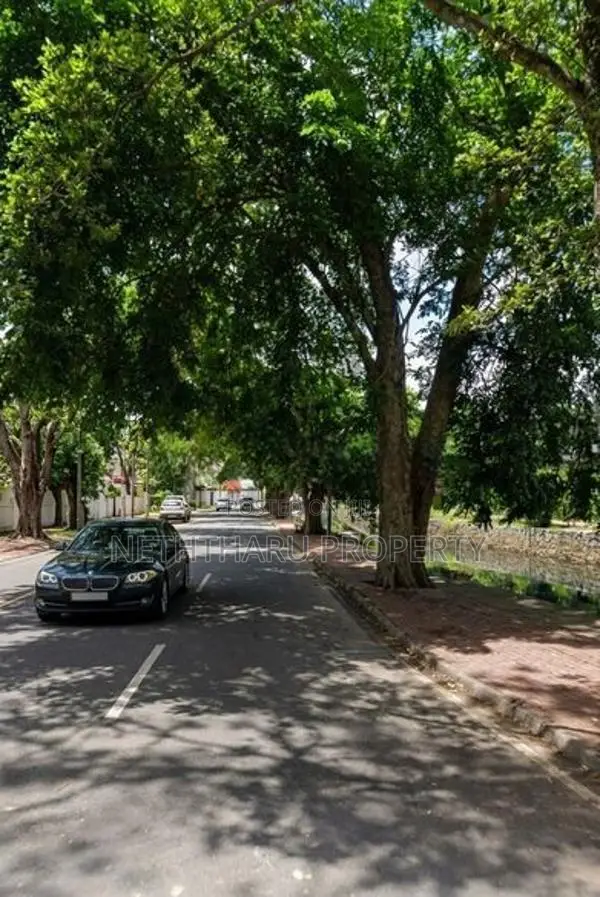 HIGHLY RESIDENTIAL/COMMERCIAL 20P LAND FOR SALE AT LAKE DRIVE COLOMBO 