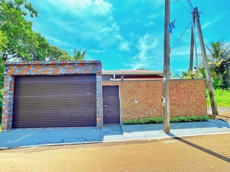 Brand New Uncommon Luxury Design Single Storey House in Piliyandala