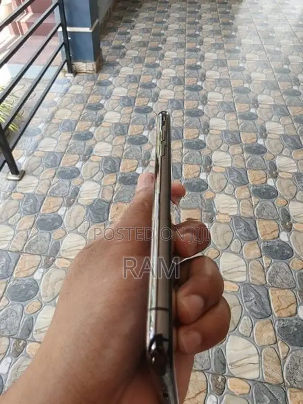 Apple iPhone X (Used)