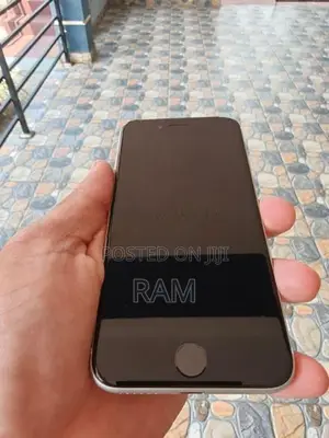 Apple iPhone SE 2 (Used)
