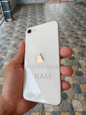 Apple iPhone SE 2 (Used)