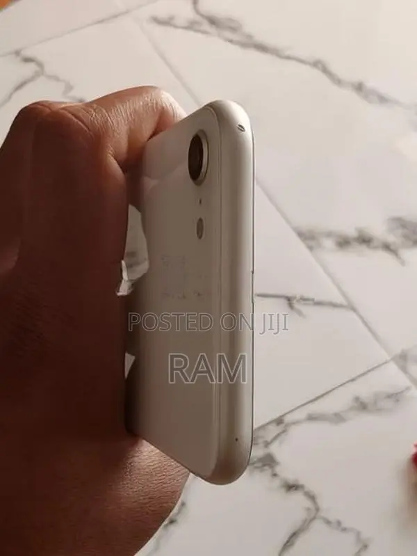 Apple iPhone SE 2 (Used)
