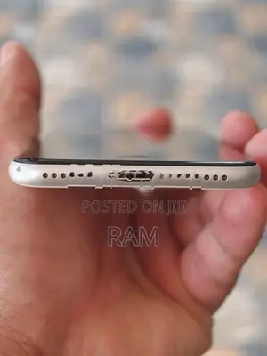 Apple iPhone SE 2 (Used)