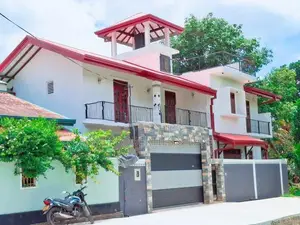 අලංකාර තෙමහල් නිවස විකිණීමට Piliyandala Kesbewa