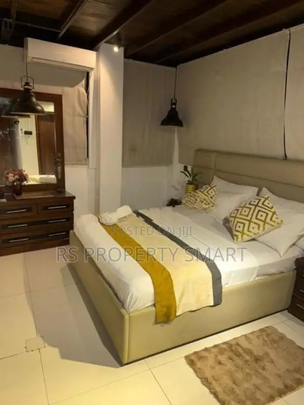 30 Rooms Luxury Hotel for Rent in Col 4