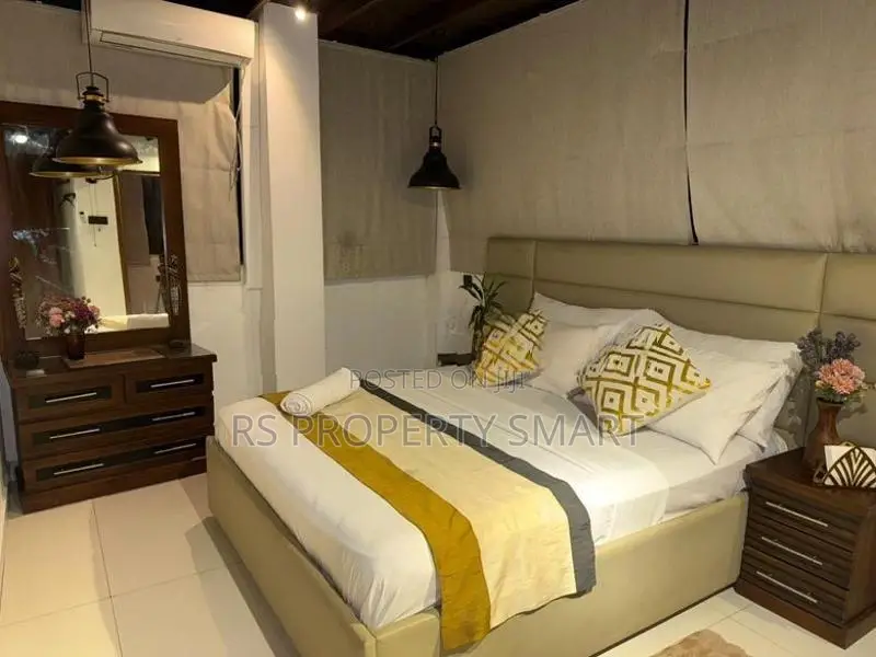 30 Rooms Luxury Hotel for Rent in Col 4