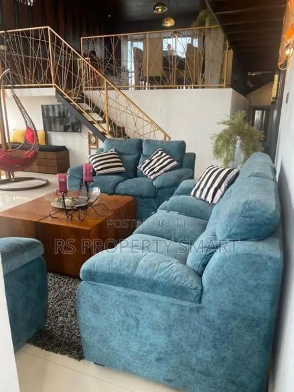 30 Rooms Luxury Hotel for Rent in Col 4