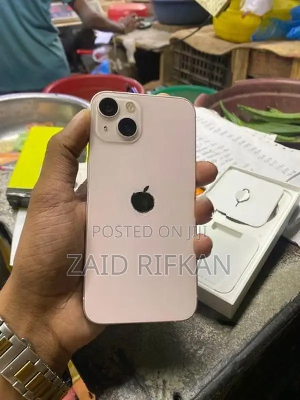 Apple iPhone 13 (Used)