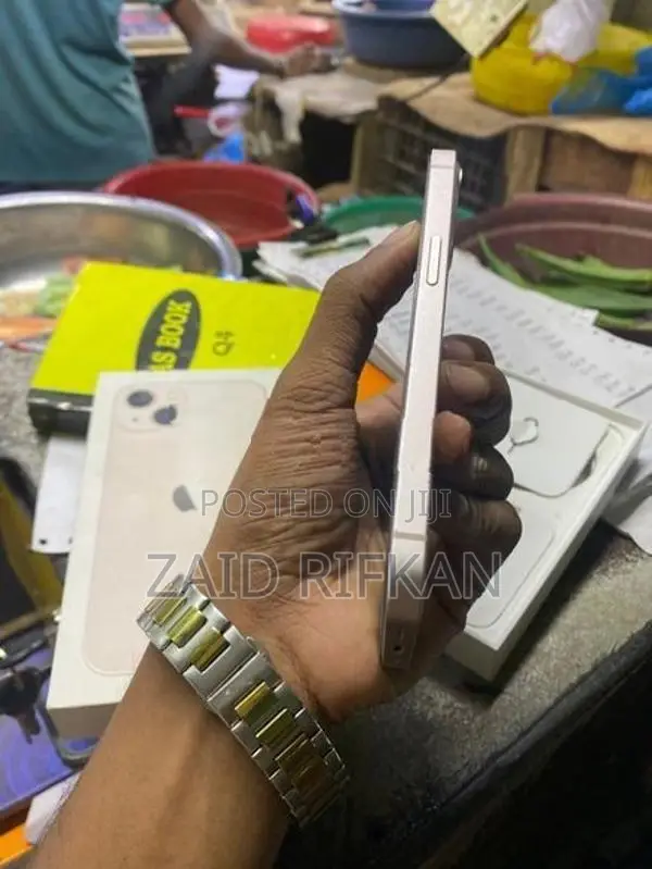 Apple iPhone 13 (Used)